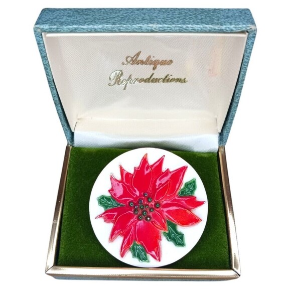 VTG Christmas Poinsettia Round Pin Brooch Plastic Holiday Jewelry Hong Kong Made - Picture 2 of 5